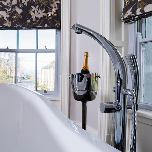 Feature Romantic Room - Image 2